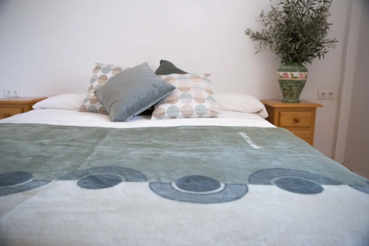 Double bed, green/grey bedding
